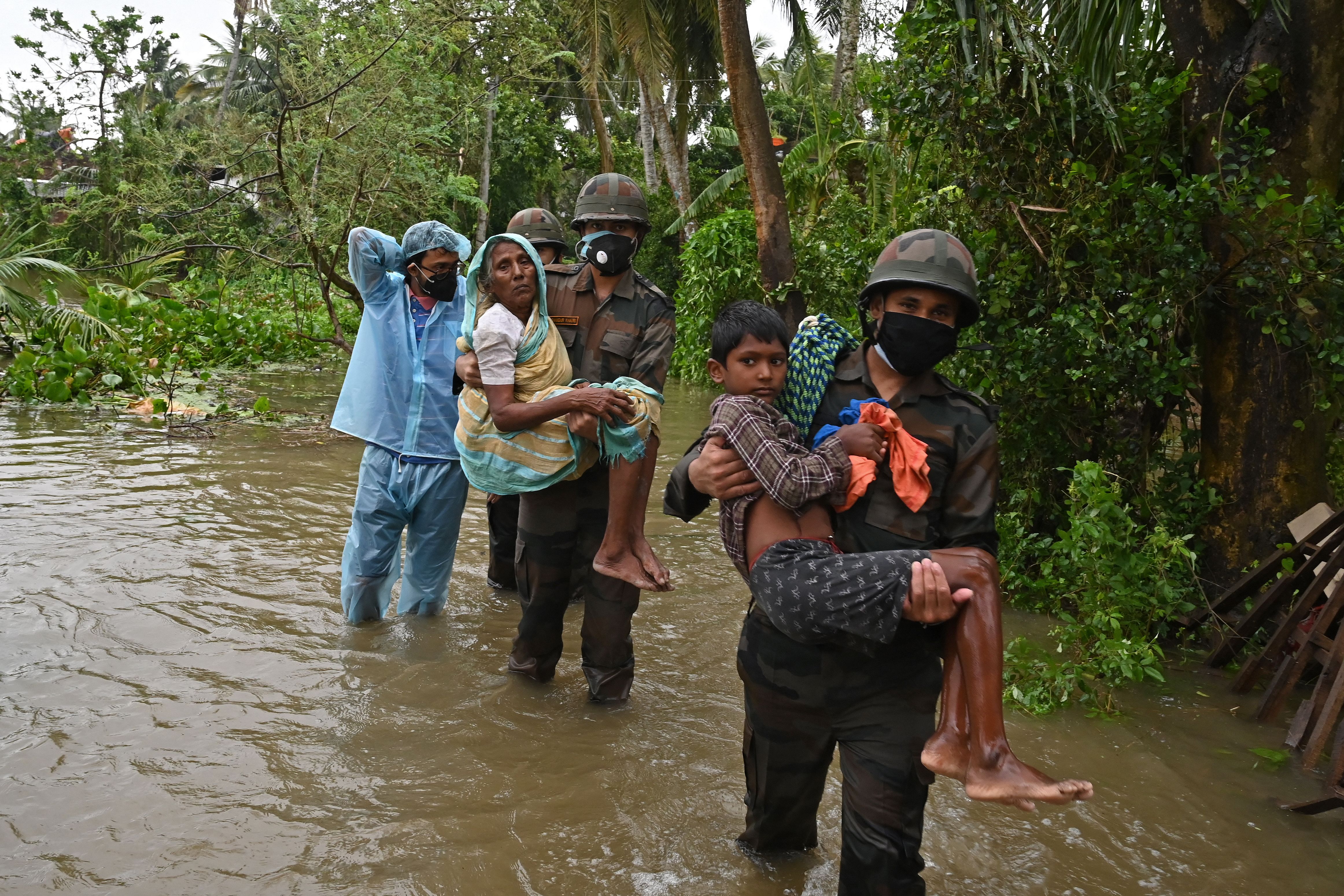 Thousands of Homes Damaged in India as Deadly Cyclone Yaas Makes Landfall (PHOTOS)