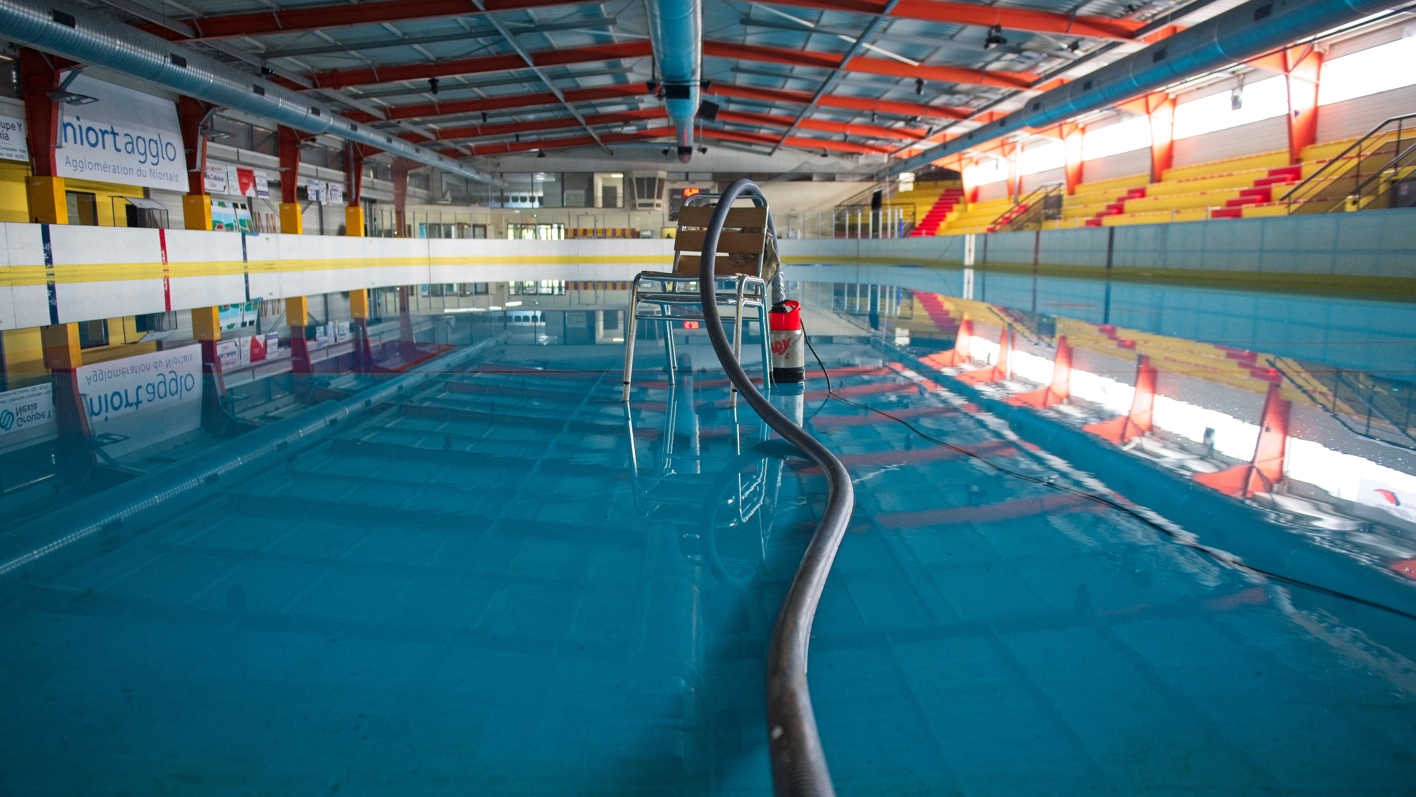 France Waters Green Spaces With Swimming Pool Water to Combat Drought (PHOTOS)