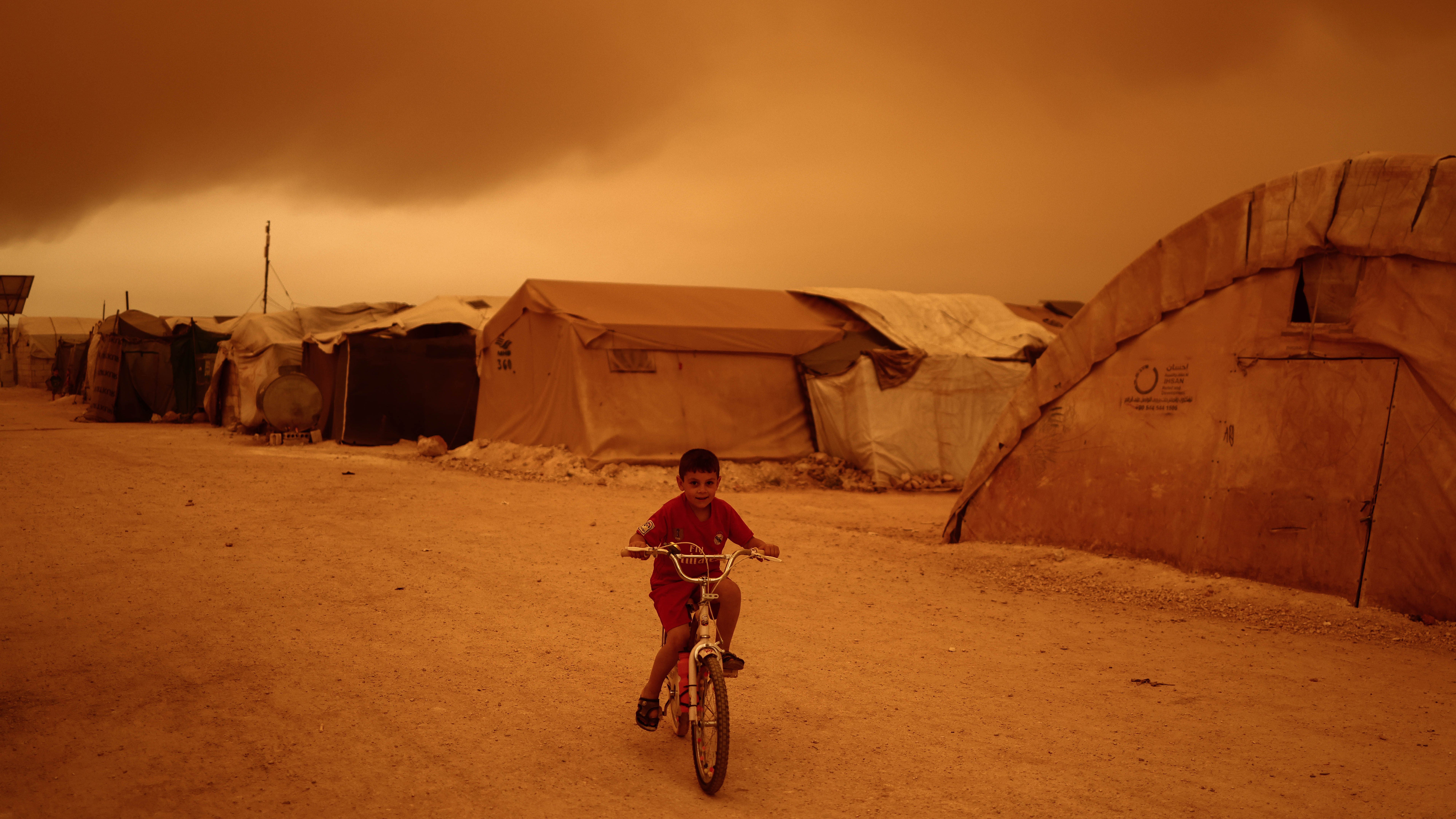 Mideast Has Experienced Dust Storms Nearly Every Week Since March (PHOTOS)