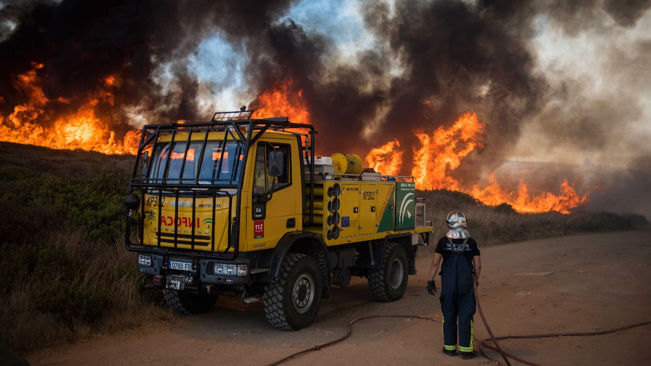 Wildfire Forces Evacuations in Cadiz, Spain (PHOTOS)