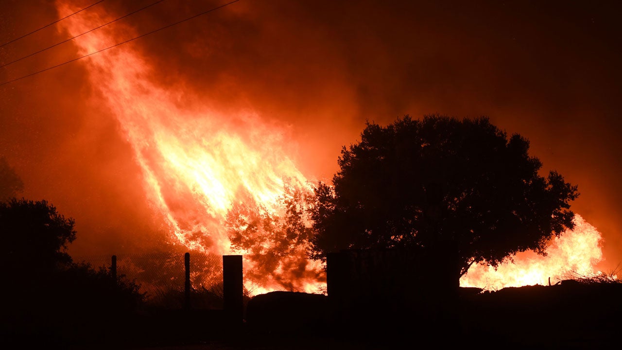 At Least 6 Injured, Thousands Evacuated as Wildfires Rage in France