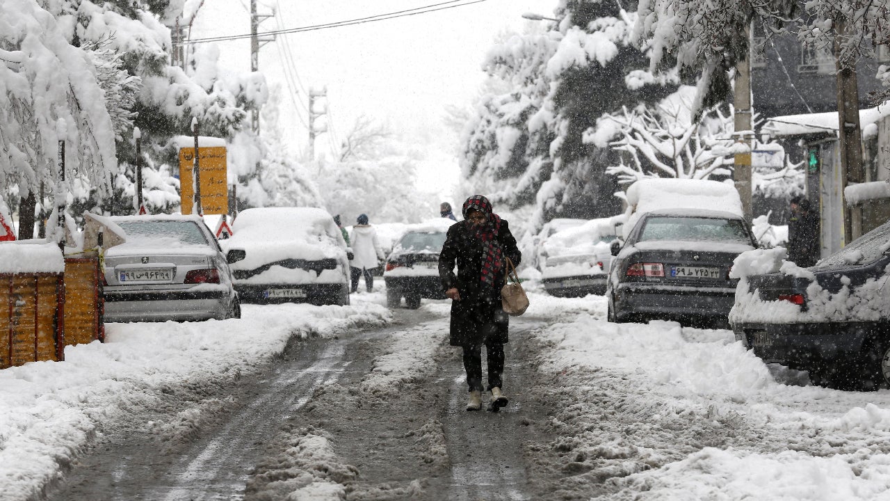 Iran Gets Up to 4 Feet of Snow; Airports, Schools Closed (PHOTOS)