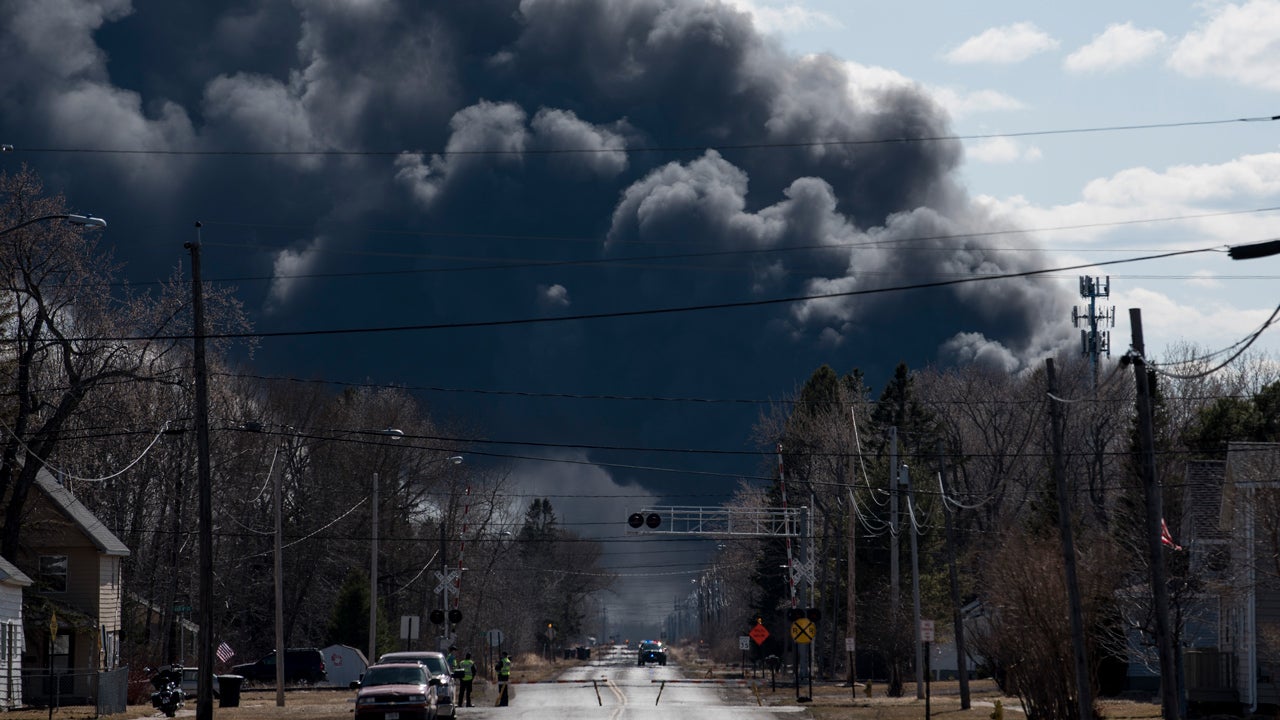 Wisconsin Refinery Explosion Is Health Risk, Experts Say; Residents