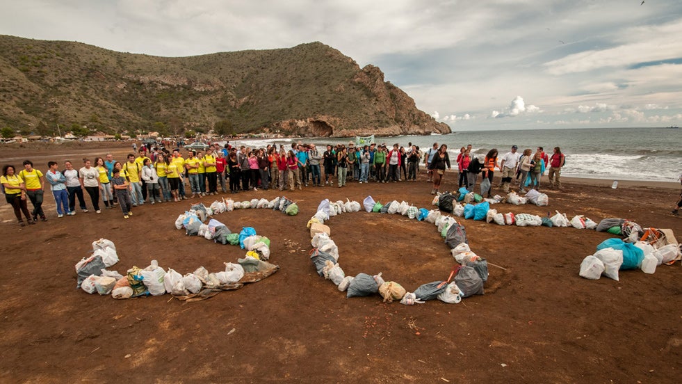 Worldwide Cleanup Reveals Trashed Beaches (PHOTOS)