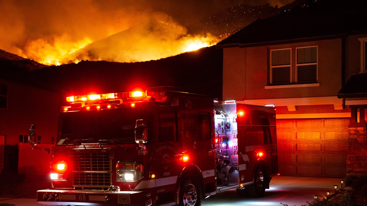 Southern California Wildfire Threatens Homes, Forces Evacuations Southern California Wildfire Threatens Homes, Forces Evacuations