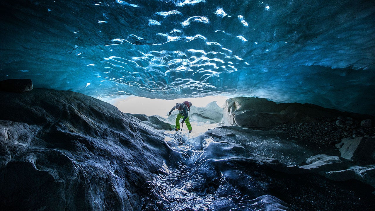 Adventurers Experience Ice Caves Under Glacier (PHOTOS)