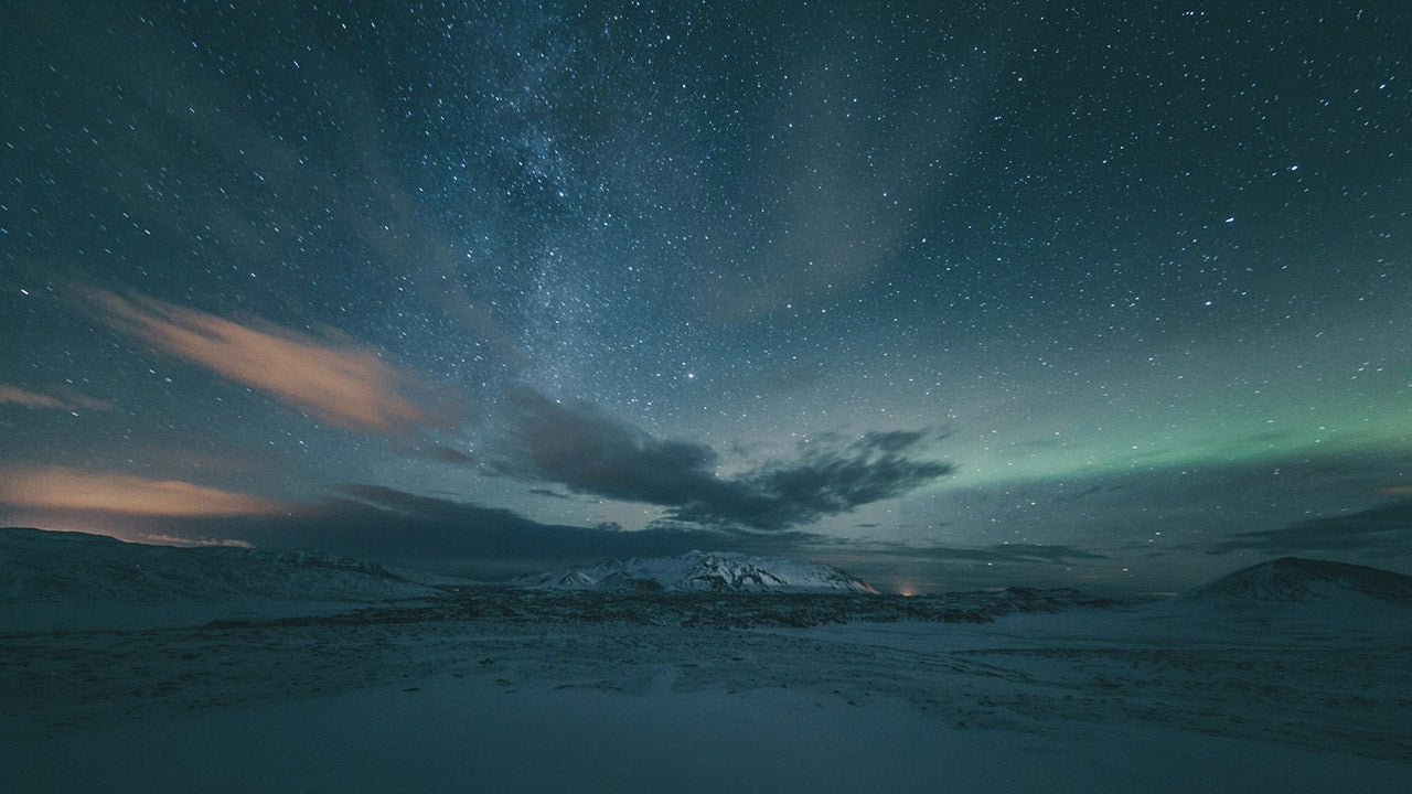 Photographer Captures Beauty of Winter Nights in Iceland (PHOTOS)
