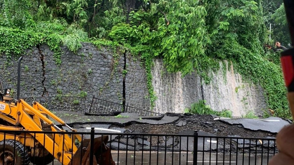 Heavy Rains Continue to Lash Mumbai on Thursday; Cause Minor Landslide