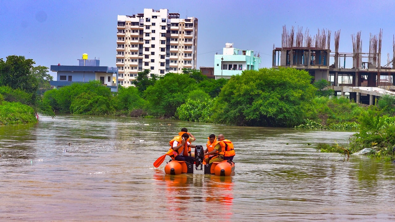 Overnight 100 mm Downpour Soaks Nagpur! Heavy Rain to Continue Till