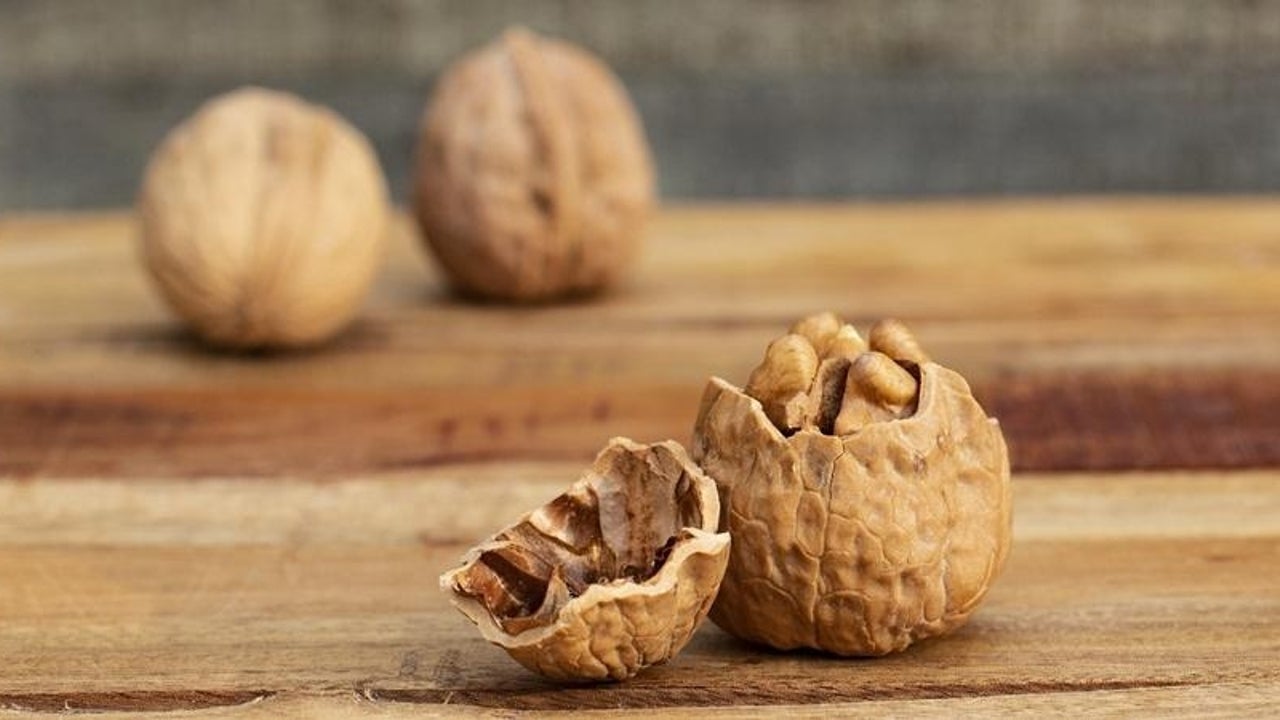 Walnuts Can Help Lower Blood Pressure, Stablilise Your BMI and Minimise