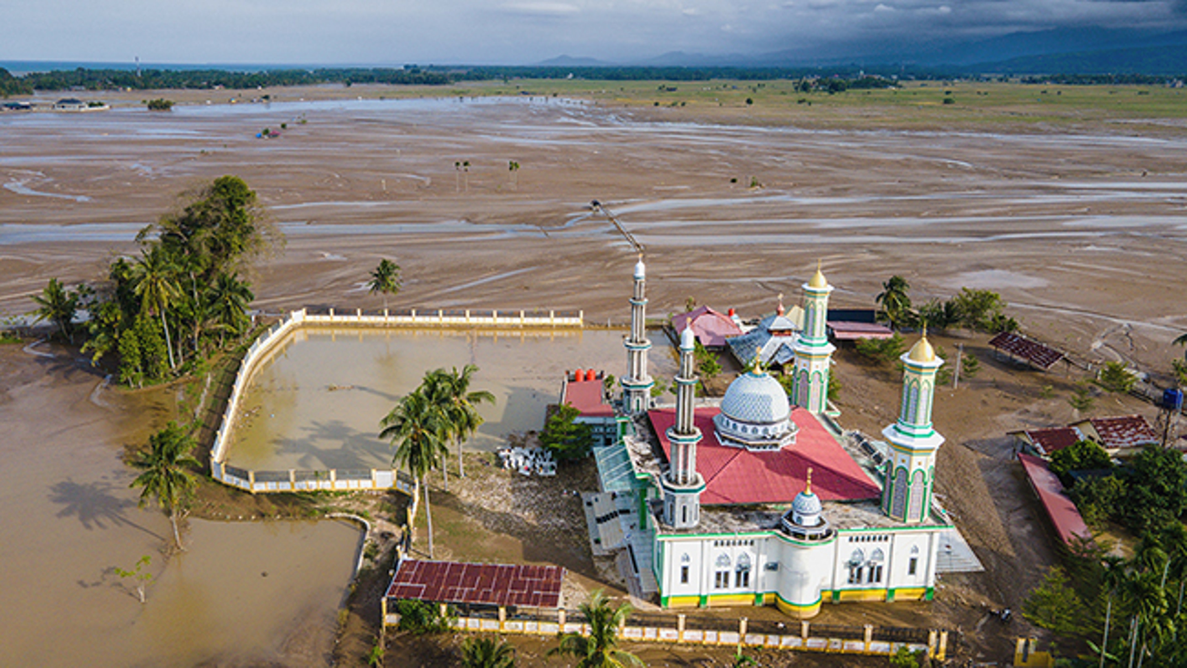 indonesia-flooding-8dec25-getty.jpg