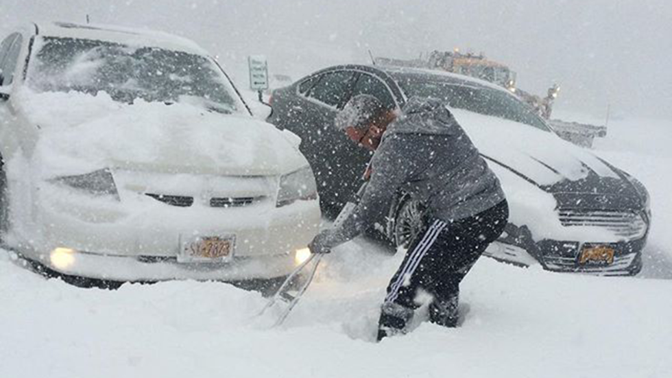 Great Lakes Hammered by Heavy Snowfall (PHOTOS)