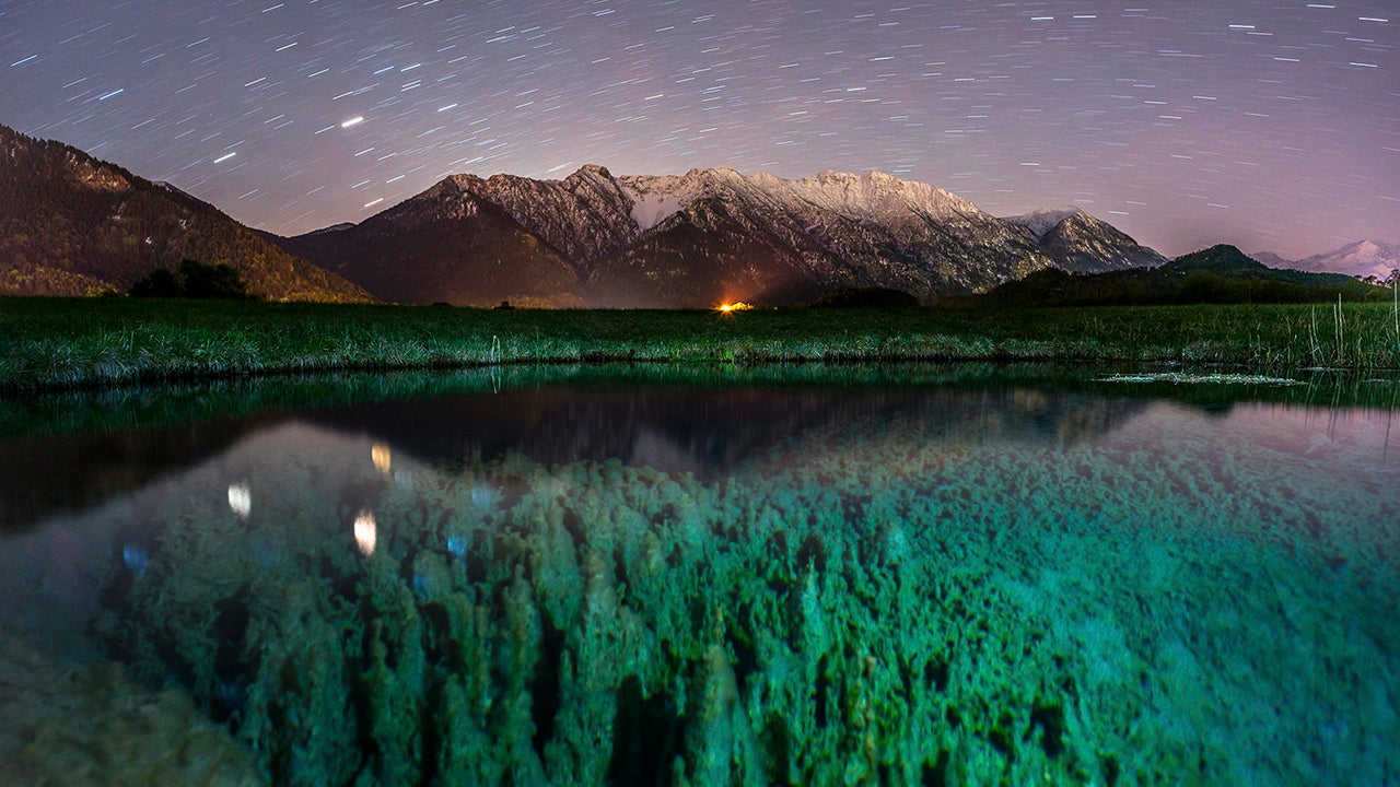 Split Underwater Photography of the Milky Way (PHOTOS)