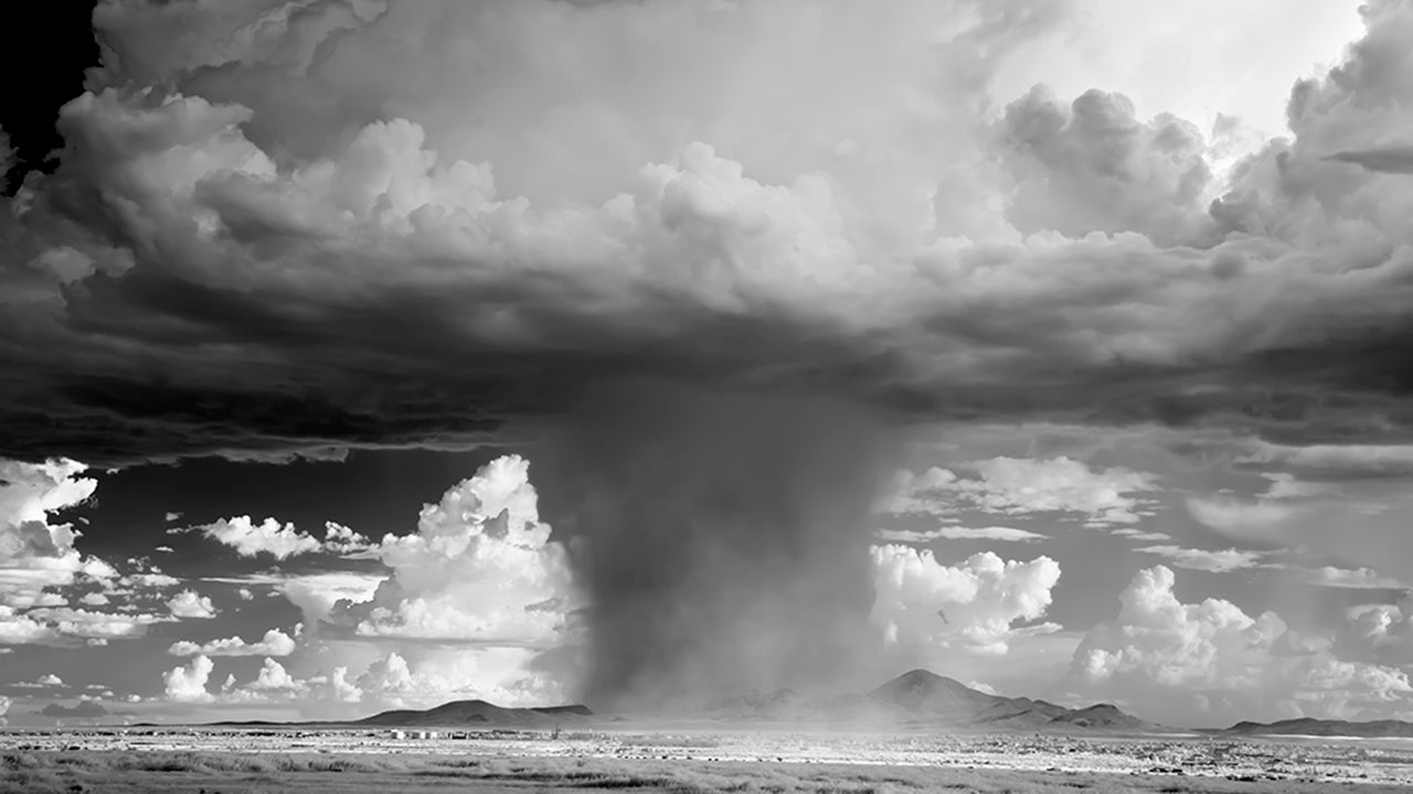 Landscape Photographer Chases Weather to Capture the Perfect Storm (PHOTOS)