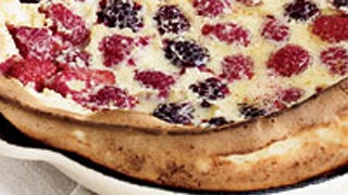 Mixed-Berry Dutch Baby 