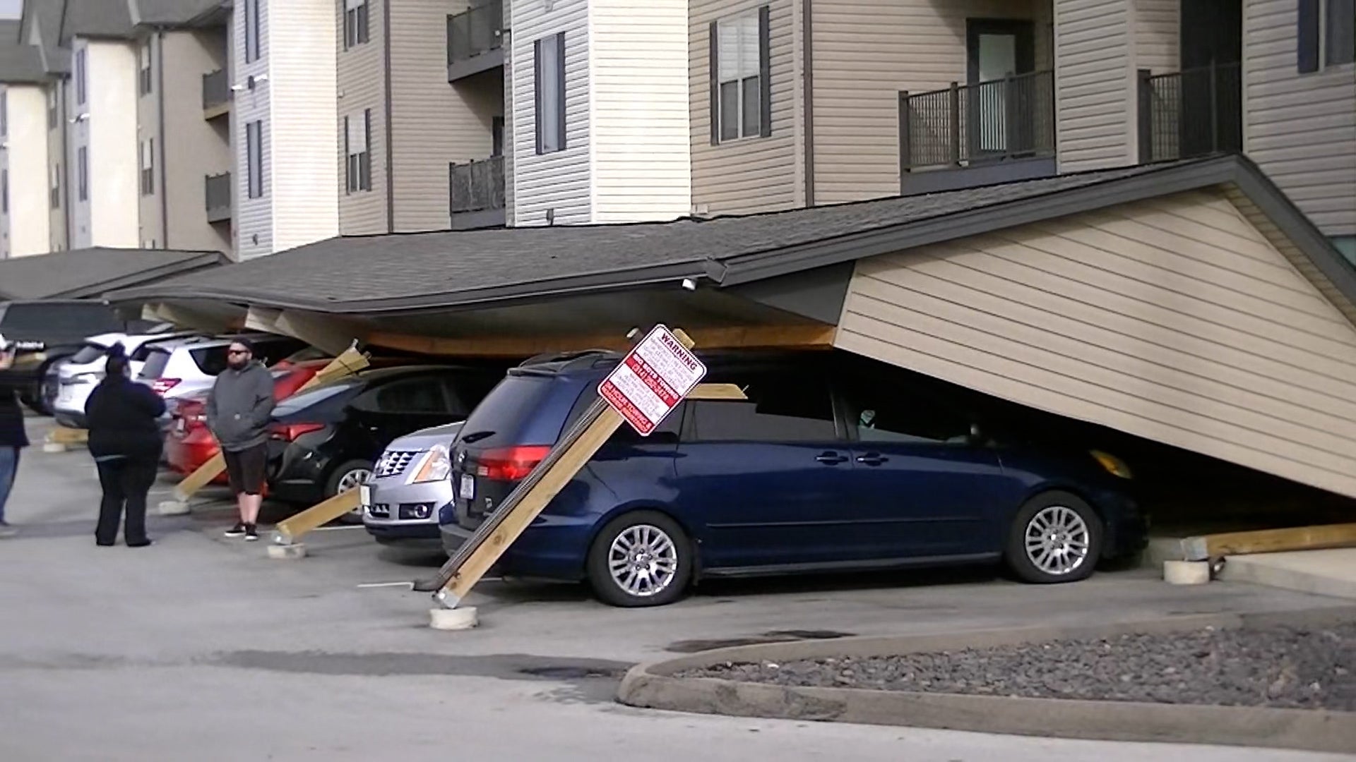 Likely Tornado Near St. Louis Shatters Homes, Cars
