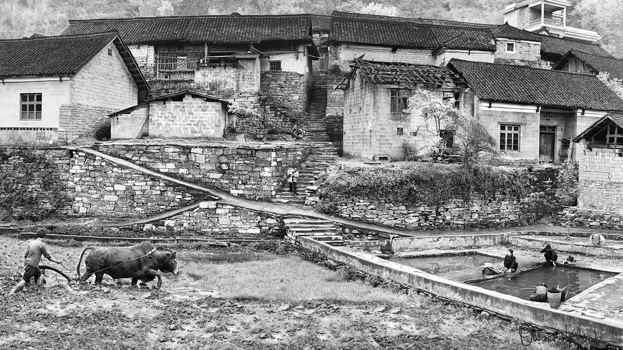 Stunning Black and White Photos of Remote Cultures (PHOTOS)