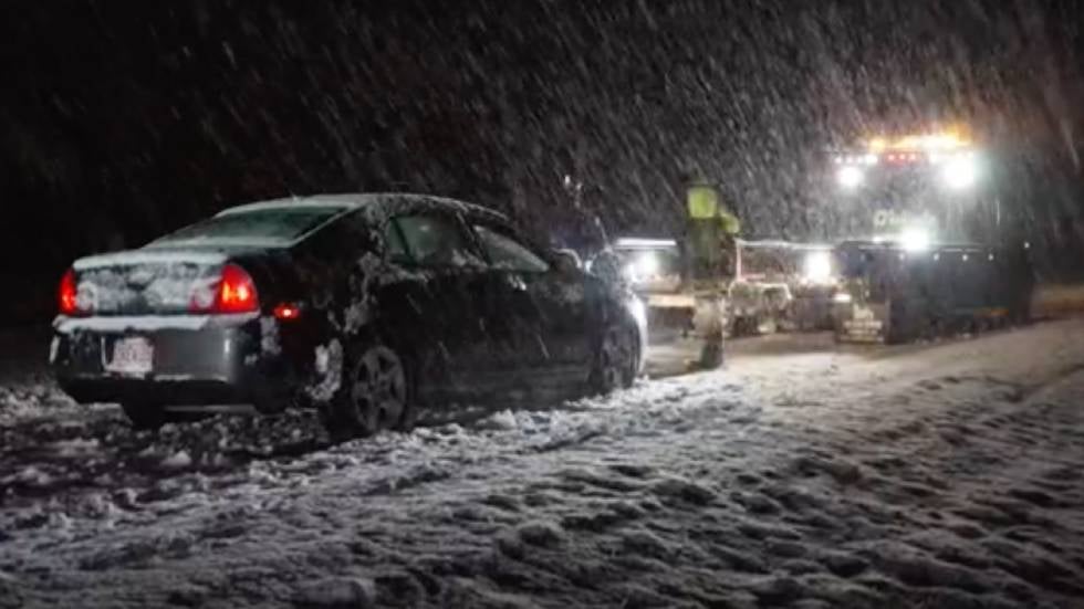 More Than 100,000 Without Power As Nor&rsquo;easter Dumps Foot Of Snow In Parts Of Northeast