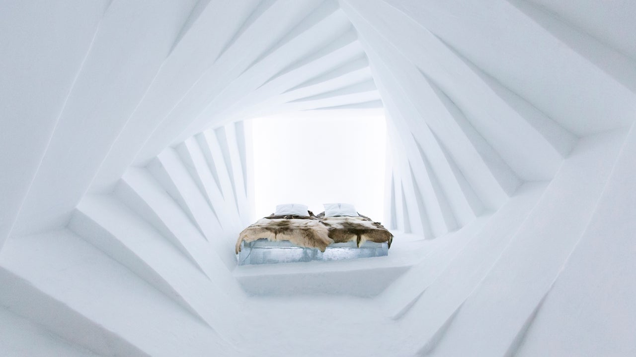 Stunning Photographs of Sweden&rsquo;s 25th Anniversary Icehotel