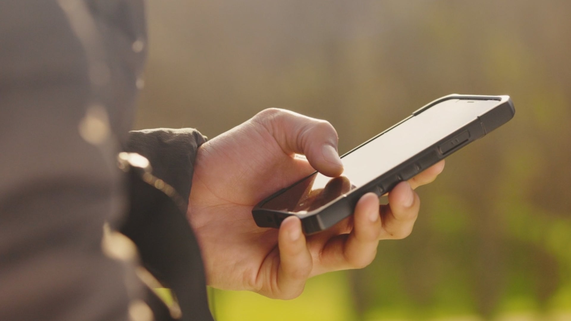 Beat the Heat: Tips To Keep Your Phone Cool This Summer