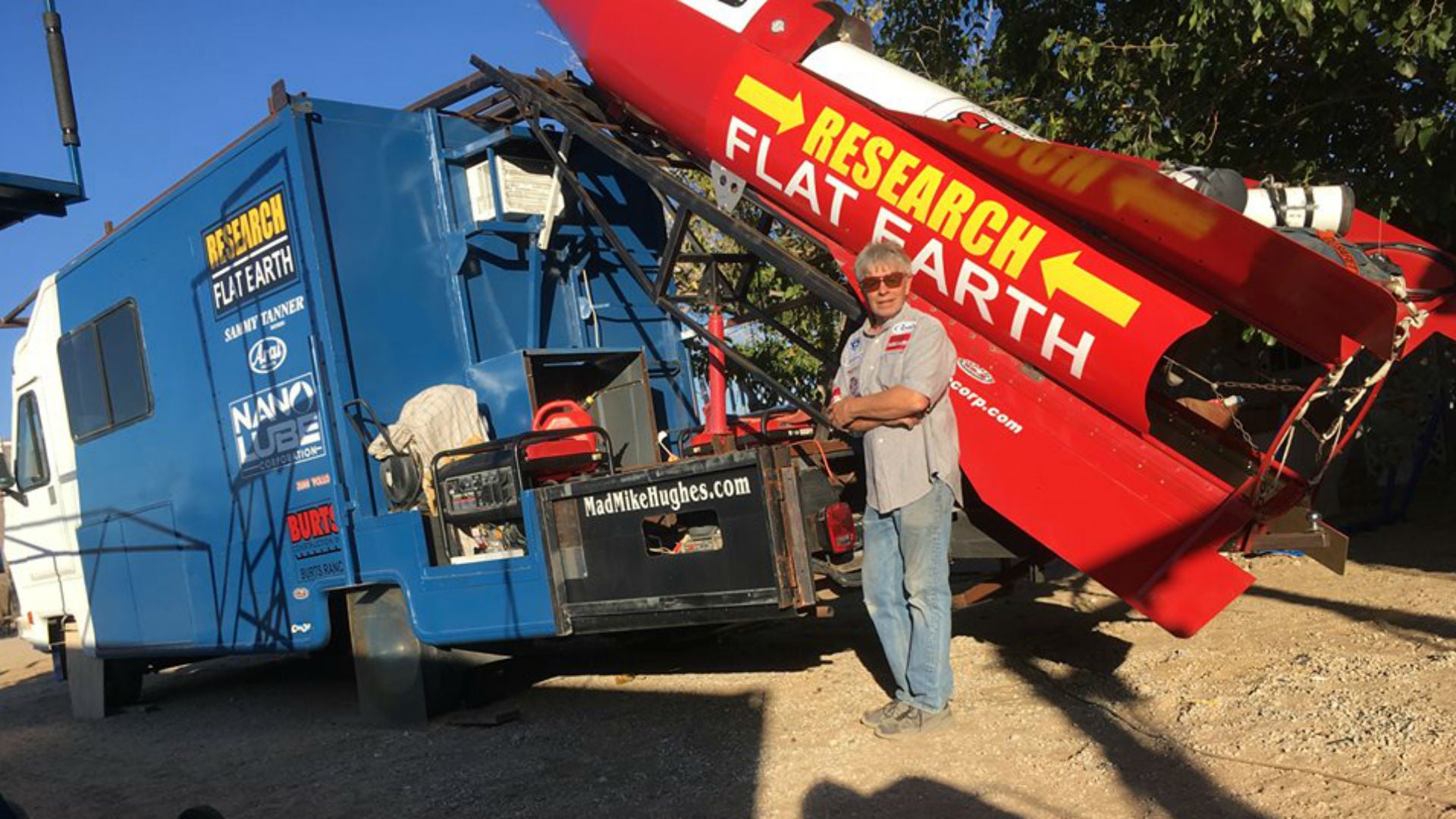 Homem que queria provar que a Terra não é redonda teve de adiar planos