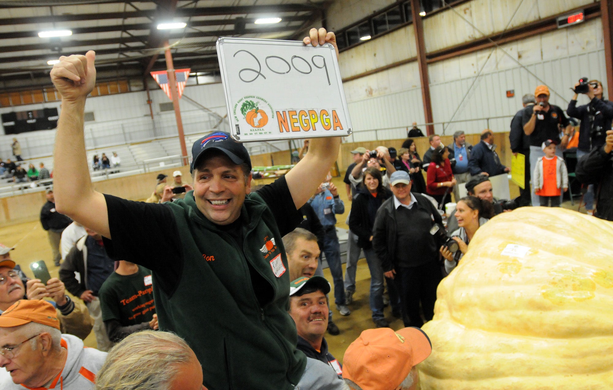 1-Ton Pumpkin May Set World Record