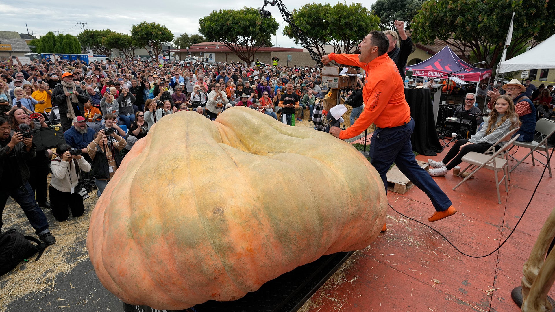2,749-Pound Pumpkin Is World's Biggest At Annual California Competition
