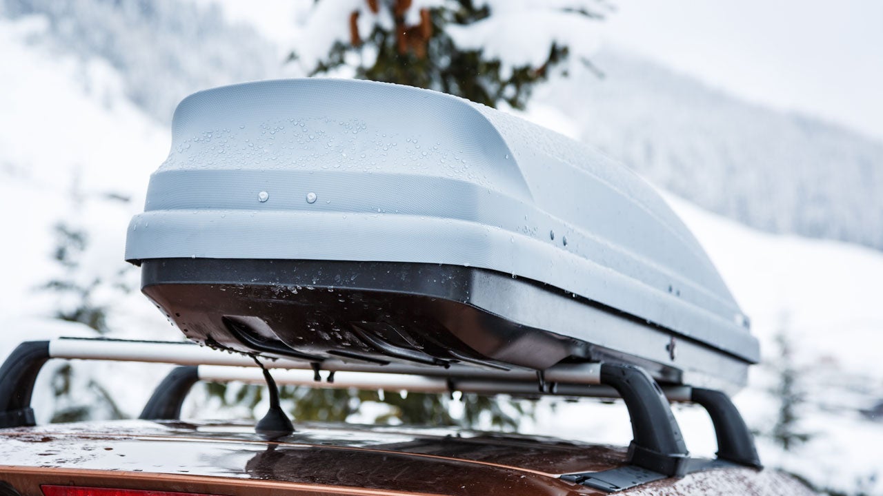 Roof rack on vehicle