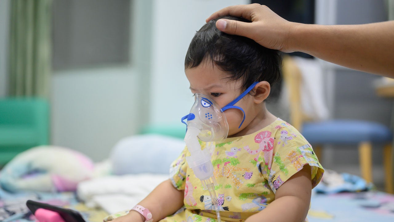 Child with RSV in hospital