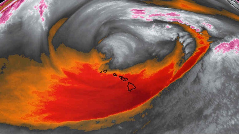 Intense Hawaii Storm Churns Surf; One Man Dies, Seven People Rescued; Thousands Lose Power | The Weather Channel