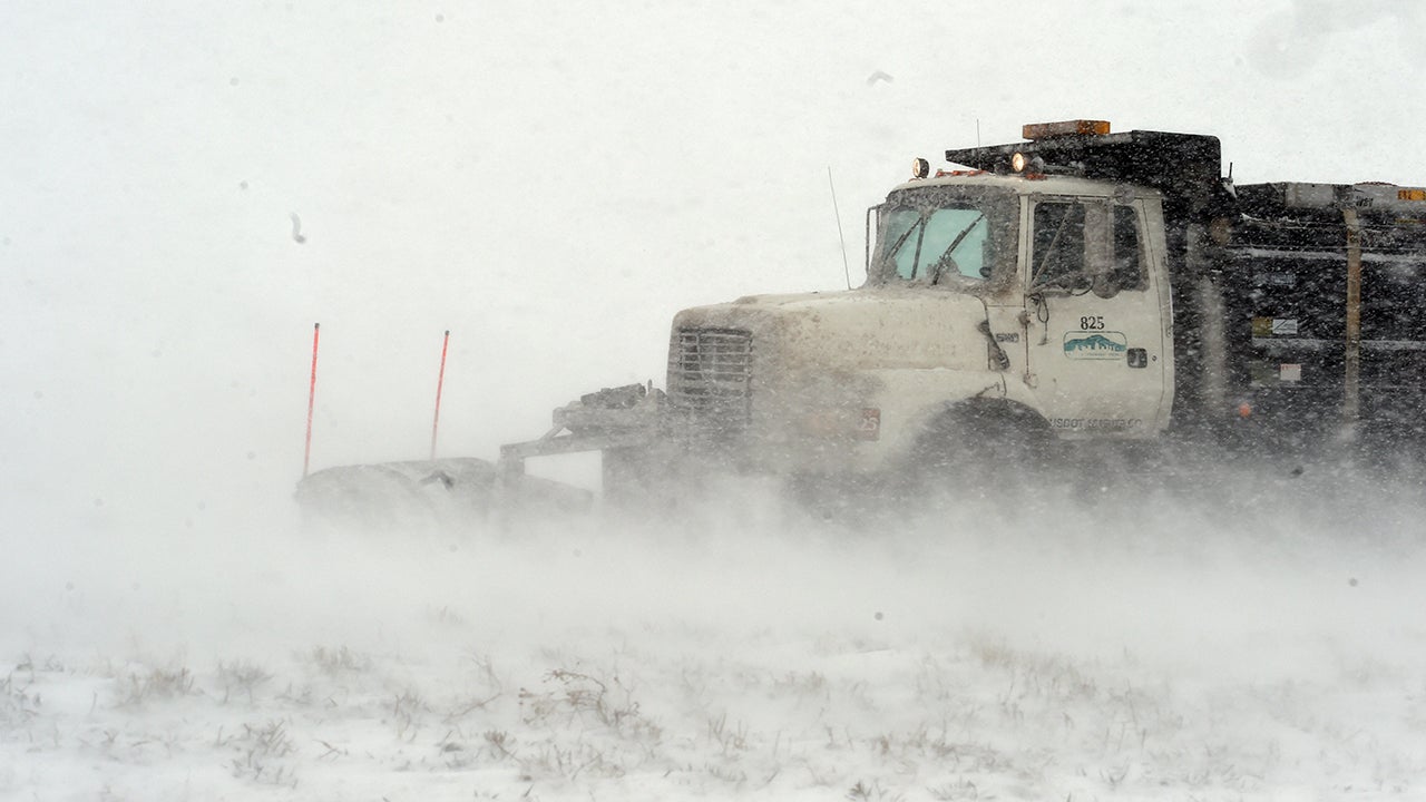 Winter Storm Selene Dumps Two Feet of Snow, Kills Two in Wisconsin (PHOTOS)