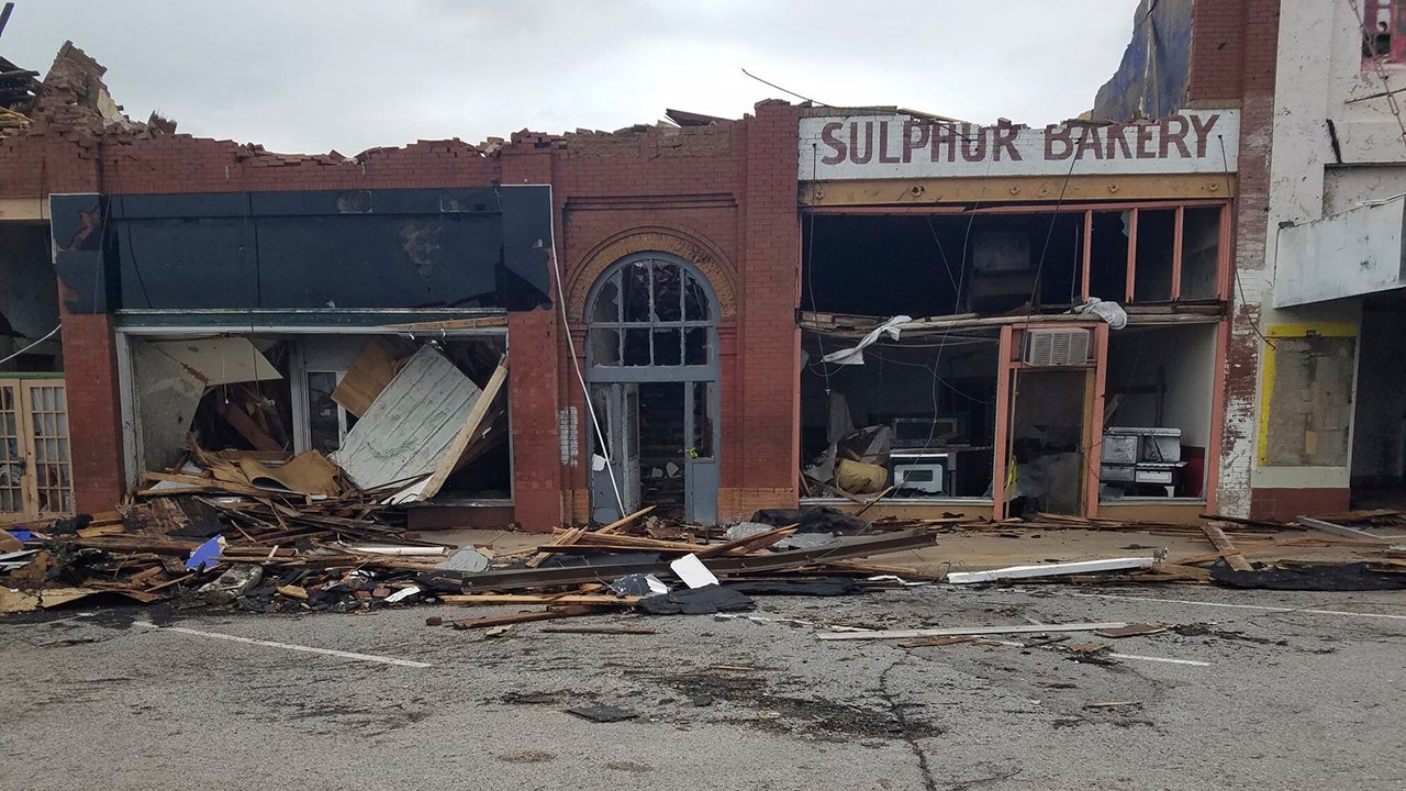 sulphur-ok-downtown-tornado-bakery-28apr24-AP.jpg