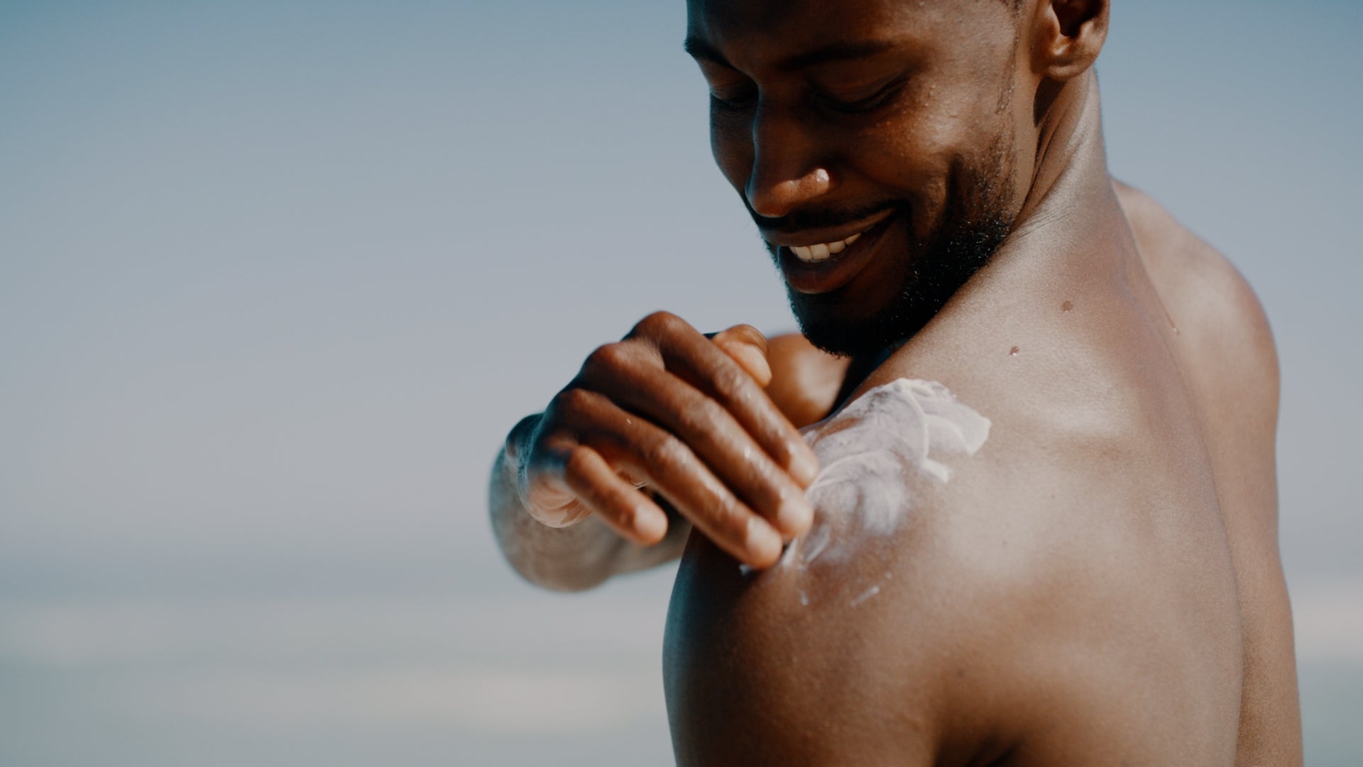 Here&rsquo;s The Scoop On Sunscreen Expiration Dates