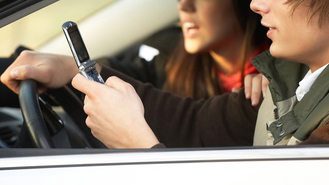 15 Scary Things People Do While Driving