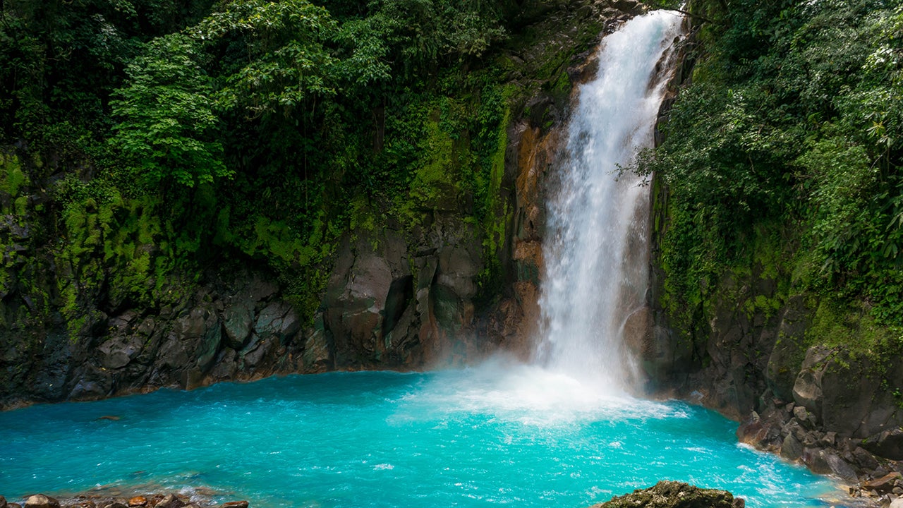Costa Rica's Rio Celeste Could Be the Bluest River Ever Seen (PHOTOS)