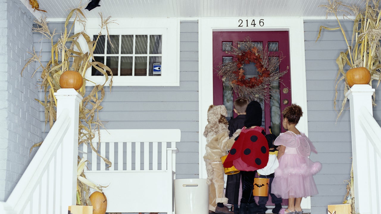 13 Spooky (and Safe) Trick-Or-Treating Tips