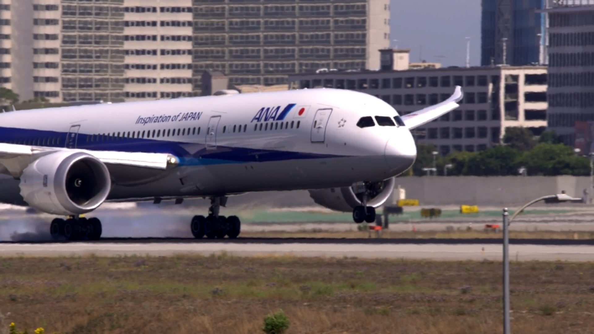 Mountain of Clothing in Chilean Desert Disastrous for Environment
