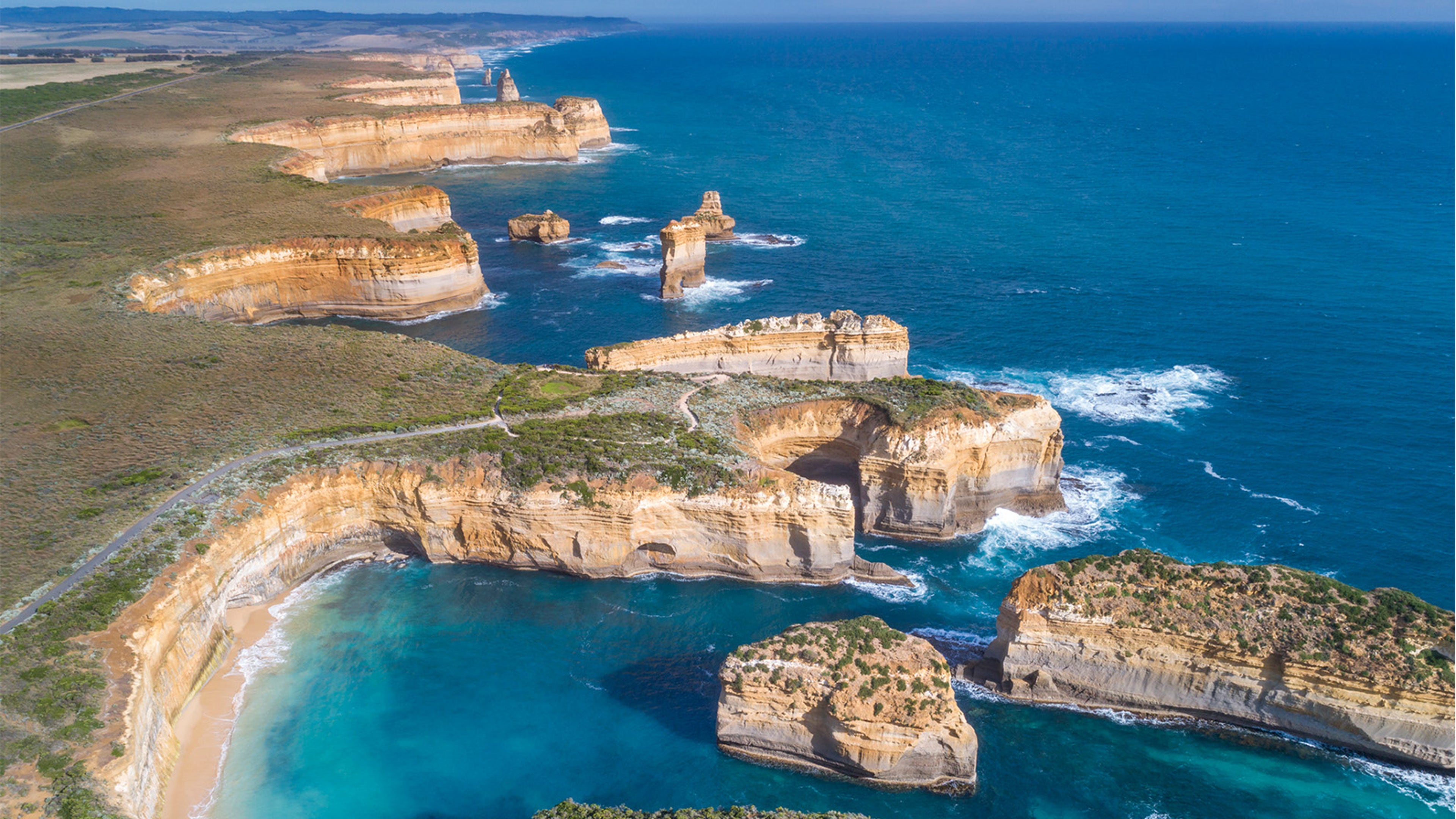 the twelve apostles (rock formations)