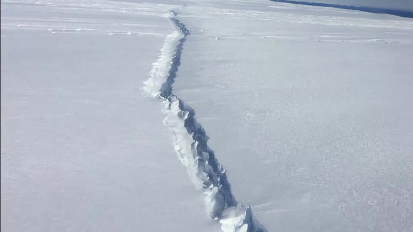 NASA Photo Reveals a Startling 300-Foot-Wide Rift in Antarctic Ice ...