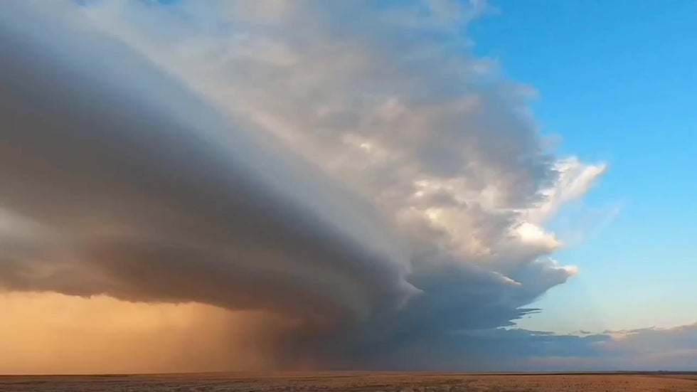 Storm Clouds Spotted Over Kansas As Supercell Moves Through Videos From The Weather Channel Weather Com Storm Clouds Spotted Over Kansas As Supercell Moves Through Videos From The Weather Channel Weather Com