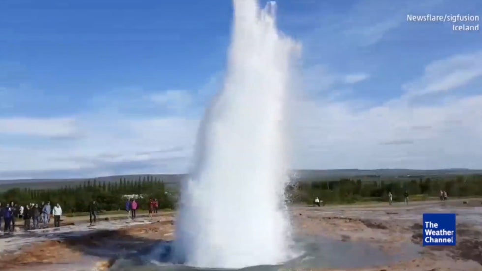 Naturattraktion Der Grosse Geysir Rumort Wieder Videos Von The Weather Channel Weather Com