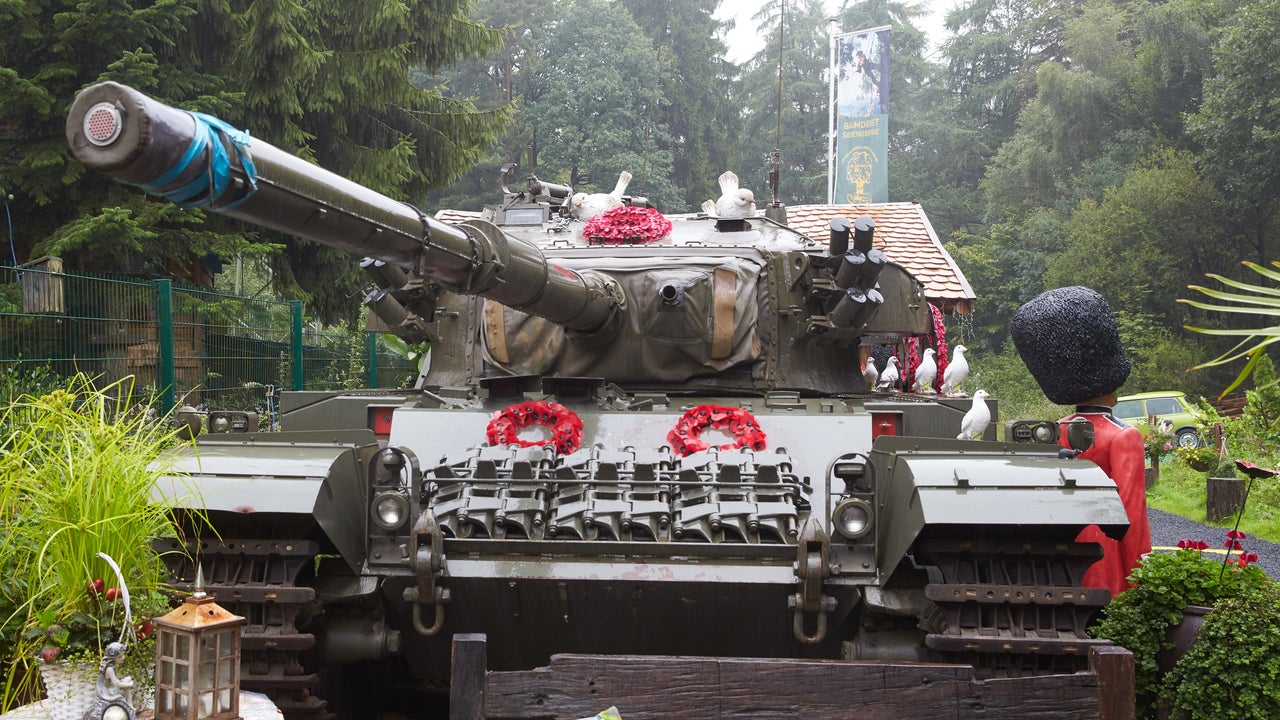 Mann stellt Panzer in Garten Ministerium hat nichts