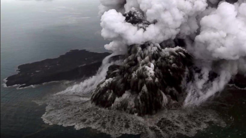 Nach Ausbruch Vulkan Anak Krakatau hat sich extrem Nach Ausbruch Vulkan Anak Krakatau hat sich extrem