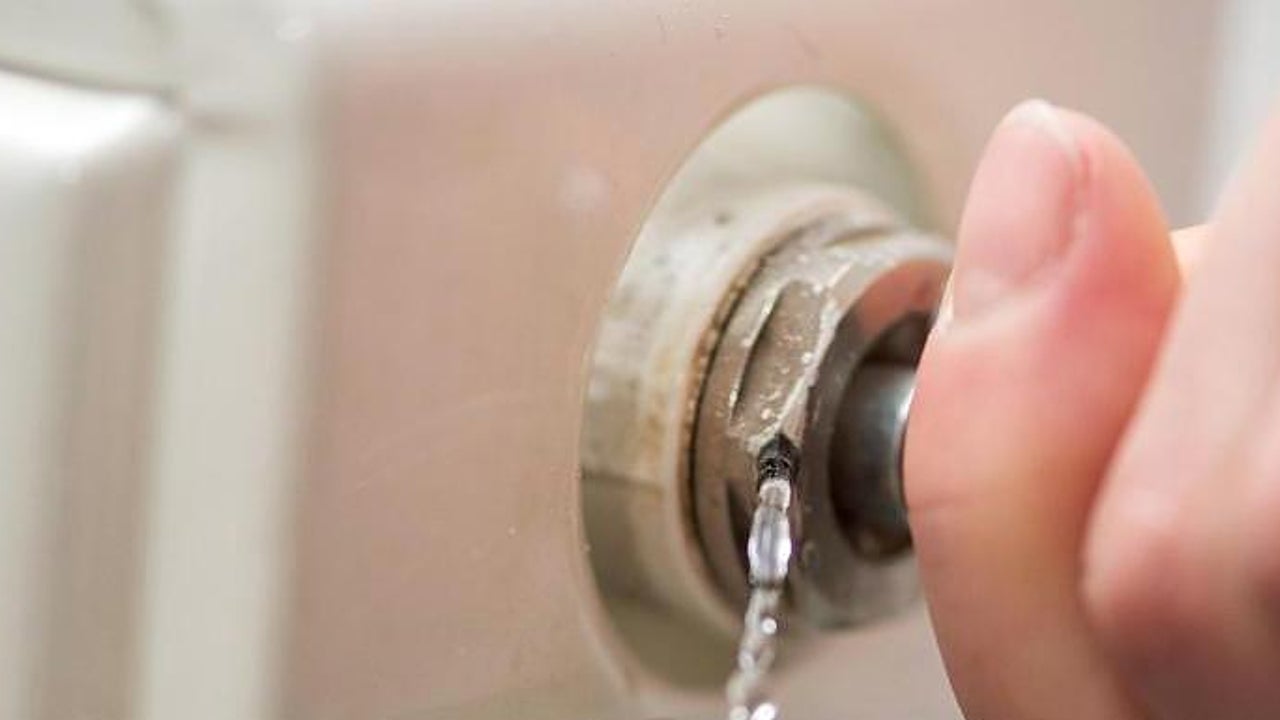 Heizung Richtig Entluften So Geht S Videos Von The Weather Channel Weather Com