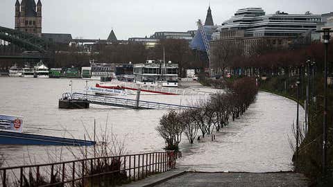 Hochwasseralarm Pegelstande Steigen Hier Stehen Schon Strassen Unter Wasser The Weather Channel Artikel Von The Weather Channel Weather Com