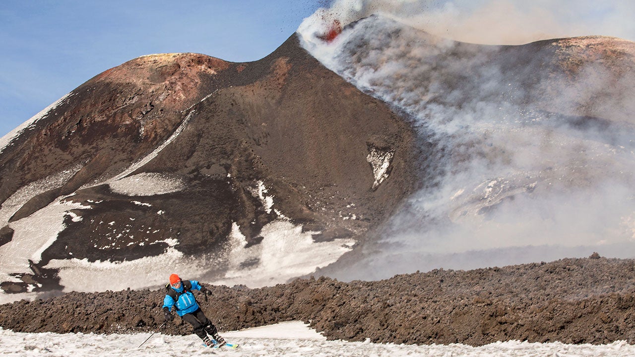 ThrillSeekers Brave the Slopes as Mount Etna Erupts (PHOTOS) The