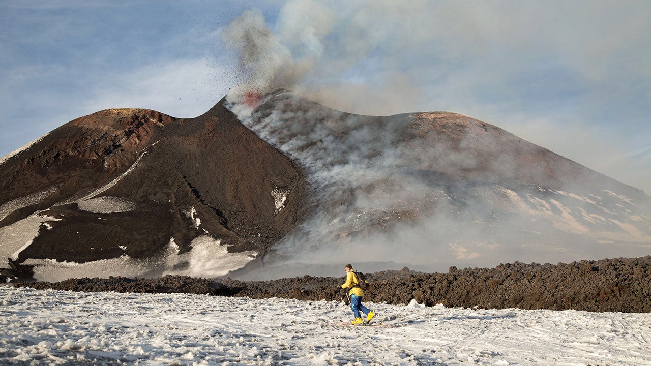 ThrillSeekers Brave the Slopes as Mount Etna Erupts (PHOTOS) The