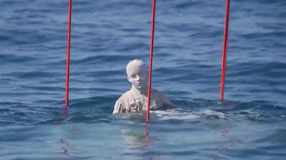 ‘Circle of Heroes’ Underwater Veteran Memorial Lowered off FL Coast