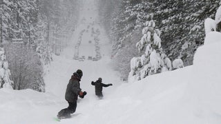 Over 9 Of Snow Roads Clogged Fights Break Out In Mountain Towns Over 9 Of Snow Roads Clogged Fights Break Out In Mountain Towns