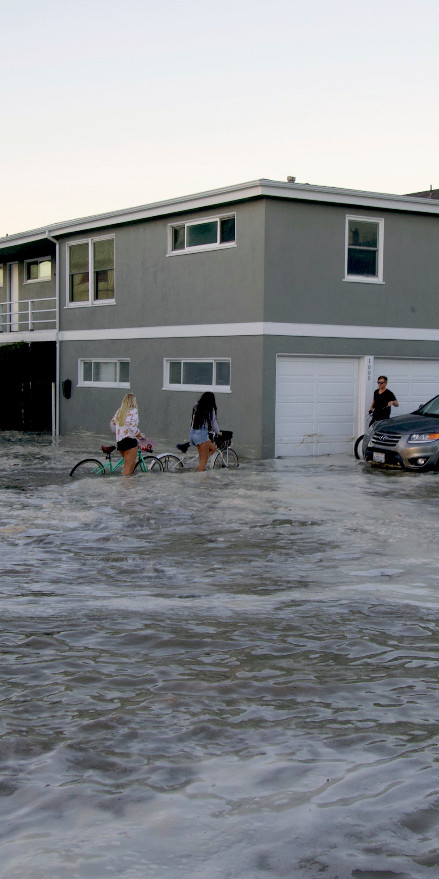 Tide Chart For Newport Beach High Tide Causes Minor Flooding On Balboa